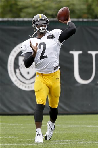 (AP Photo/Keith Srakocic). Pittsburgh Steelers quarterback Michael Vick passes during practice for the NFL football team, Wednesday, Aug. 26, 2015 in Pittsburgh. The Steelers signed Vick to a 1-year deal to replace backup Bruce Gradkowski, out with a h...