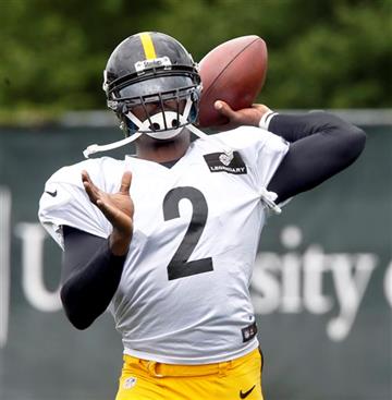 (AP Photo/Keith Srakocic). Pittsburgh Steelers quarterback Michael Vick passes during practice for the NFL football team, Wednesday, Aug. 26, 2015 in Pittsburgh. The Steelers signed Vick to a 1-year deal to replace backup Bruce Gradkowski, out with a h...