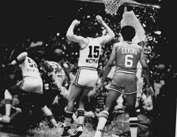 (AP Photo/File). FILE - This Nov. 1979, file photo shows Kansas City Kings' Scott Wedman and Philadelphia 76ers' Julius Erving watching as Kings' Bill Robinzine, left, and 76ers' Darryl Dawkins run for cover after Dawkins shattered the glass backboard ...