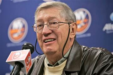 (AP Photo/Frank Franklin II, File). FILE - In this Nov. 2, 2007, file photo, Hall of Fame hockey coach Al Arbour responds to questions during a news conference at Nassau Coliseum in Uniondale, N.Y. Arbour, who coached the New York Islanders to four con...