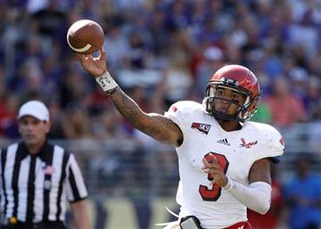 (AP Photo/Elaine Thompson, File). FILE - In this Sept. 6, 2014, file photo, Eastern Washington quarterback Vernon Adams Jr. throws a pass against the Washington Huskies in the second half of an NCAA college football game  in Seattle, Wash. It’s not los...